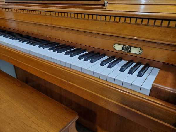 1988 Weber WF-43 Console Piano Right Keys