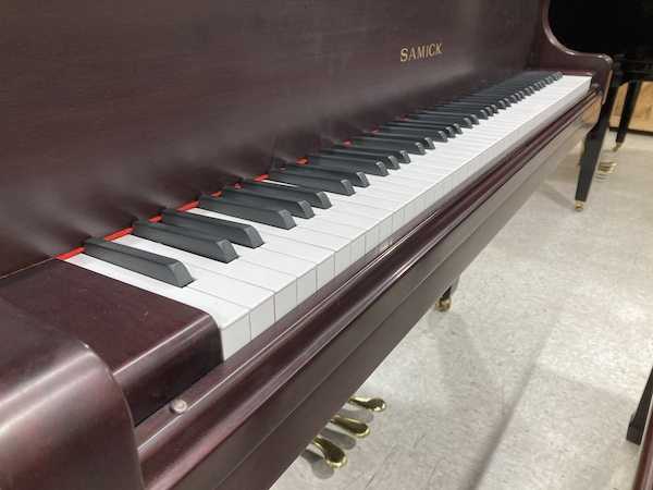 1991 Samick SG155 Baby Grand Piano Left Keys