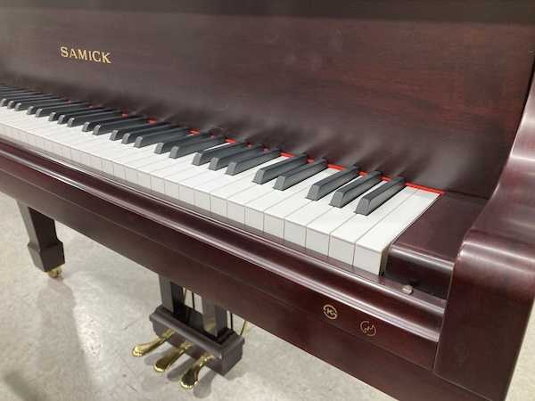 1991 Samick SG155 Baby Grand Piano Right Keys