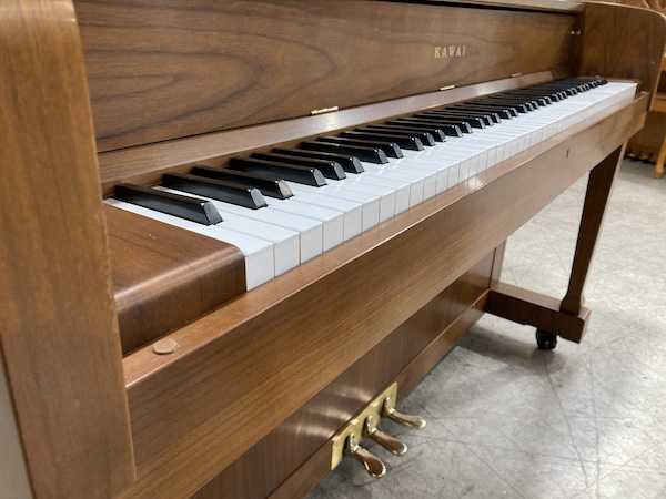 Kawai UST-7 Studio Upright Piano Left Keys