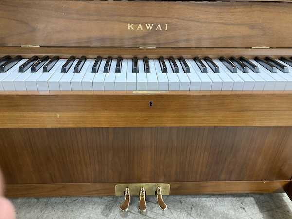 Kawai UST-7 Studio Upright Piano Middle Keys
