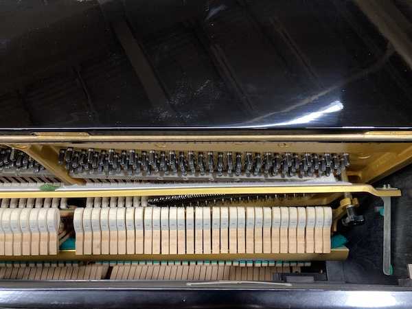1974 Yamaha U1H Professional Upright Piano Right Hammers