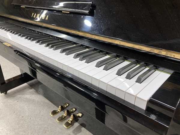 1974 Yamaha U1H Professional Upright Piano Right Keys