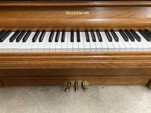 2004 Baldwin 2095E Console Piano Middle Keys