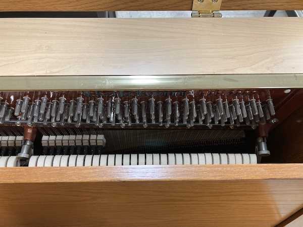 2004 Baldwin 2095E Console Piano Right Strings_Hammers