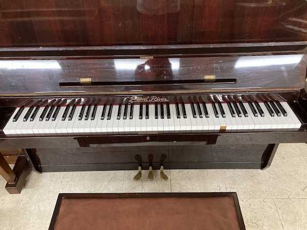 Pearl River Console Piano Keys