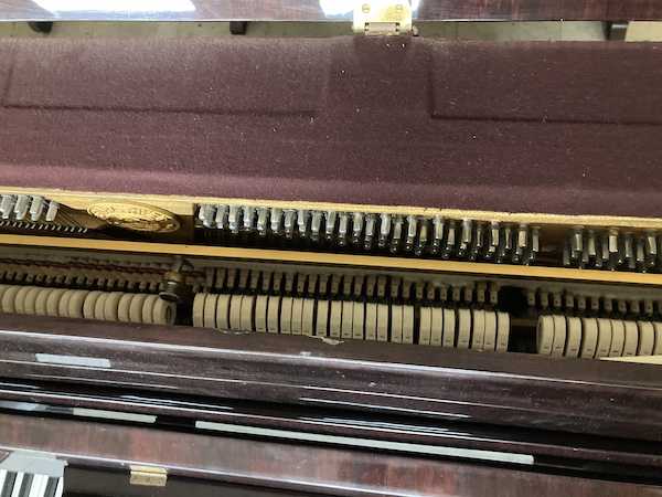 Pearl River Console Piano Middle Strings_Hammers