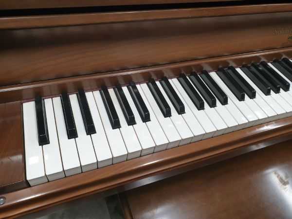 Sohmer 34-96 Console Piano left keys