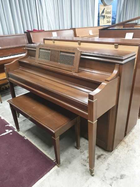 Sohmer 34-96 Console Piano vertical closed