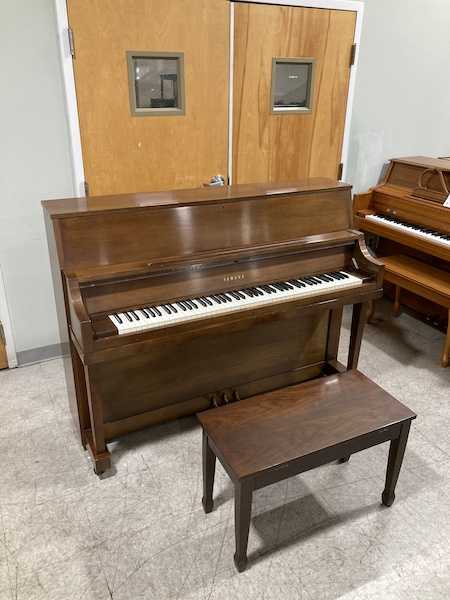 1960 Yamaha P202 (B130251) Studio Upright Piano IMG_1126