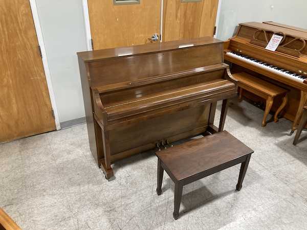 1960 Yamaha P202 (B130251) Studio Upright Piano IMG_1128