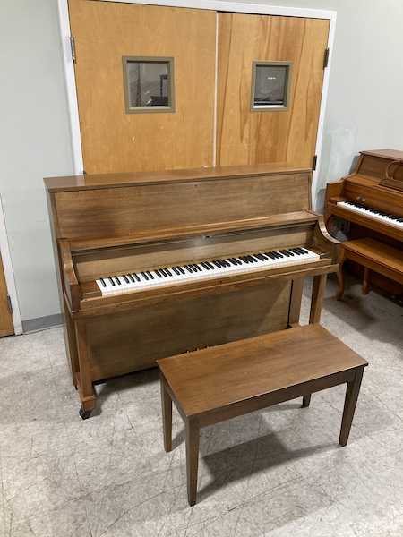 1983 Yamaha P22 Studio Upright Piano IMG_1121