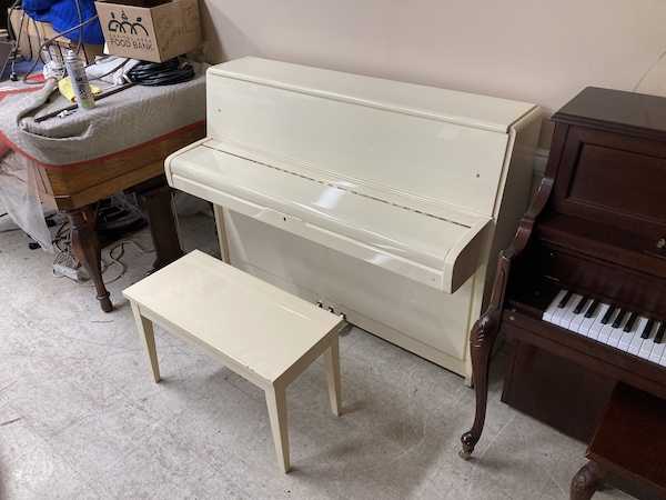1986 Young Chang U-107 Console Piano IMG_1196