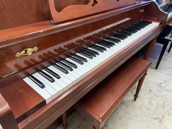 #F185. Yamaha M500S Console Piano keys