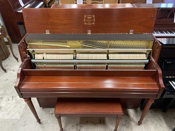 #F185. Yamaha M500S Console Piano inside