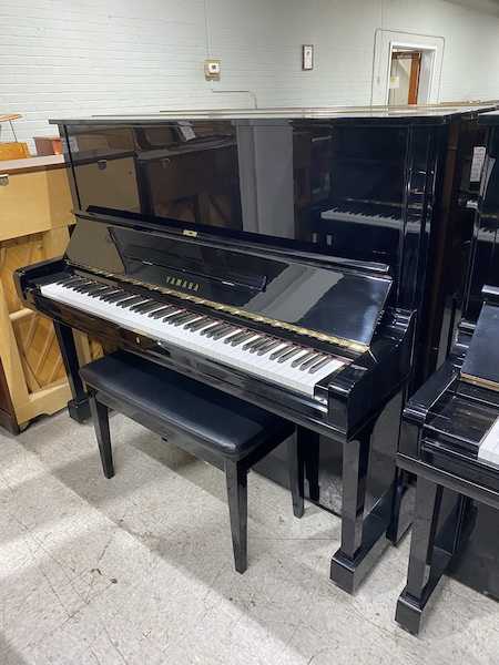#D104. Used 1979 Yamaha U3 Professional Upright Piano