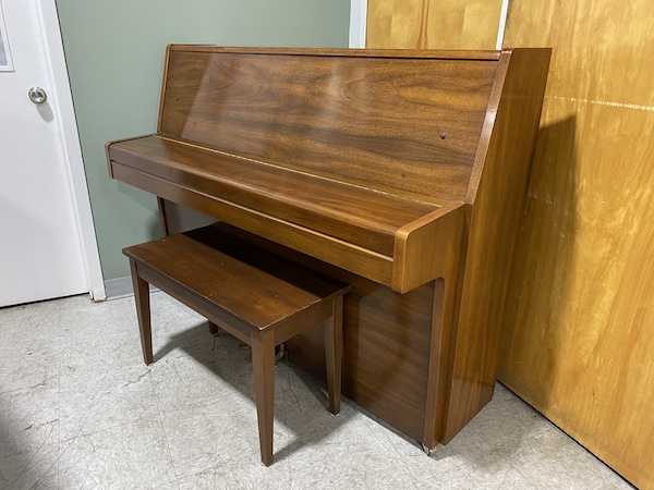 #F201. Used 1981 Yamaha P2 Console Piano IMG_0608