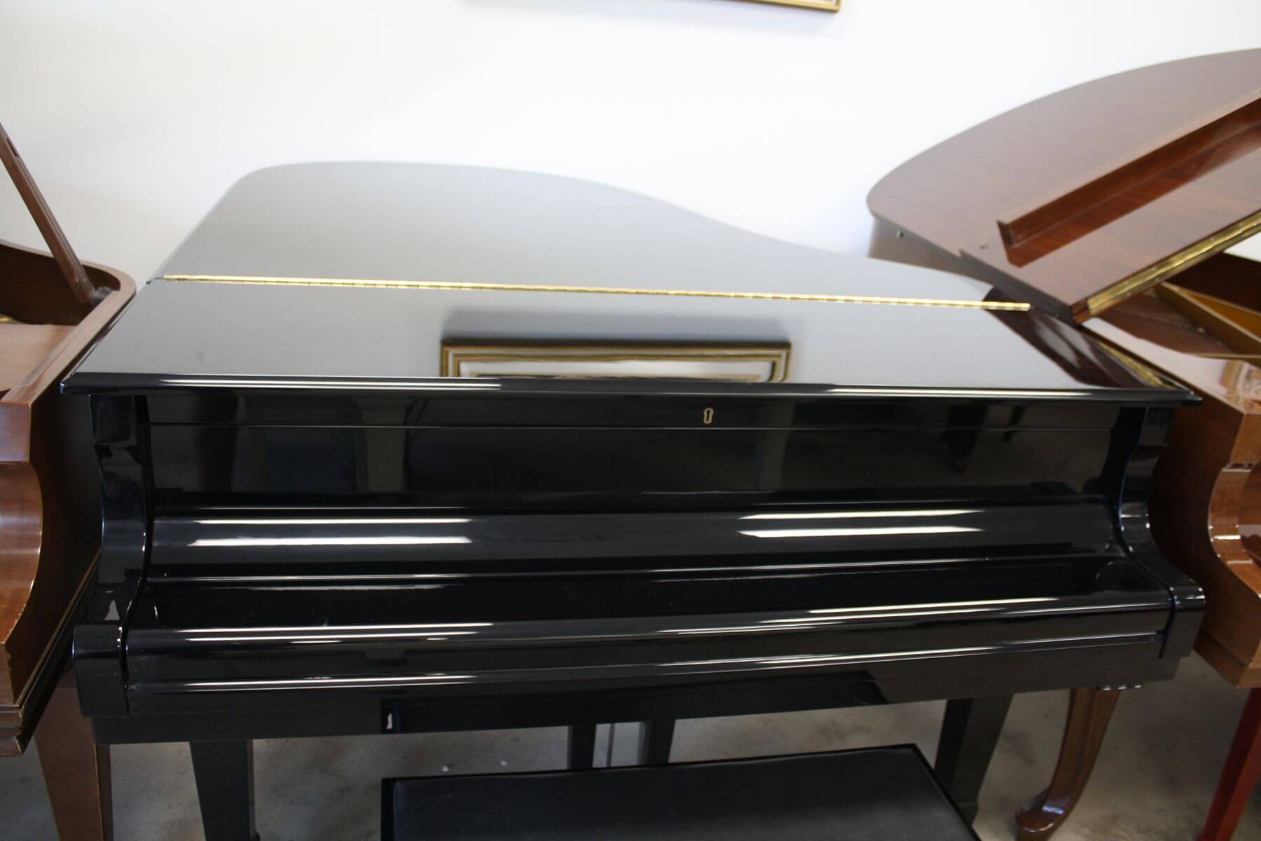 1982-yamaha-c3-grand-piano-closed-lid