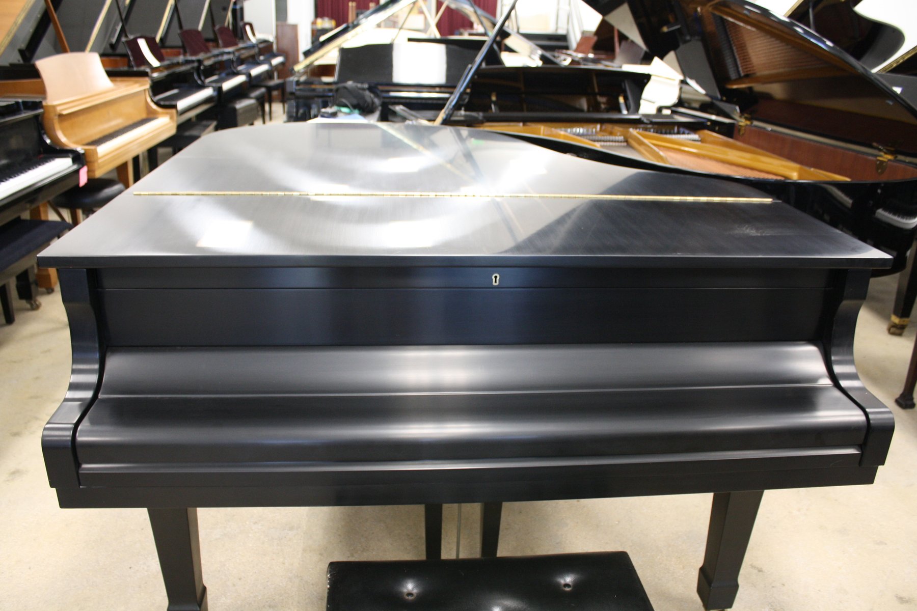 Yamaha G2 — closed lid