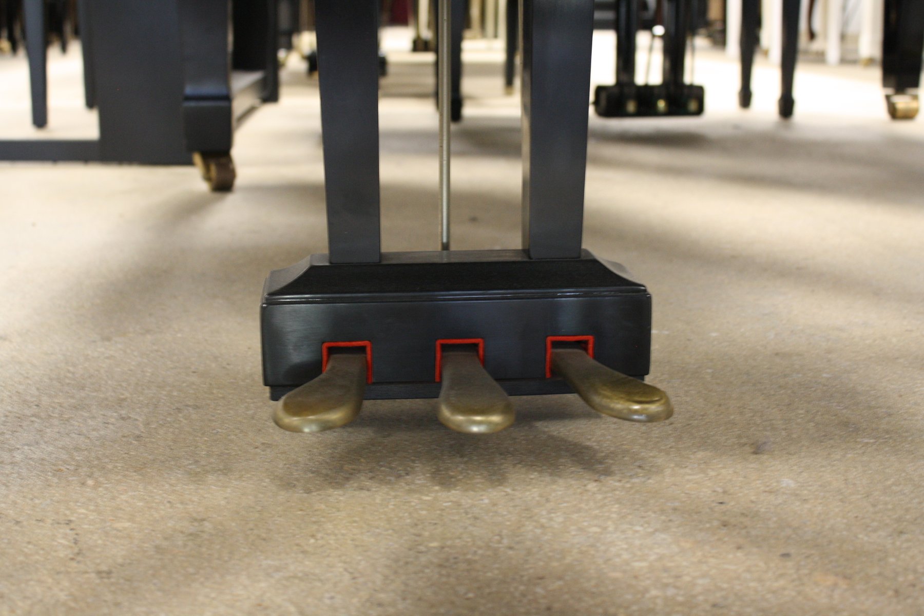Yamaha G2 — pedals